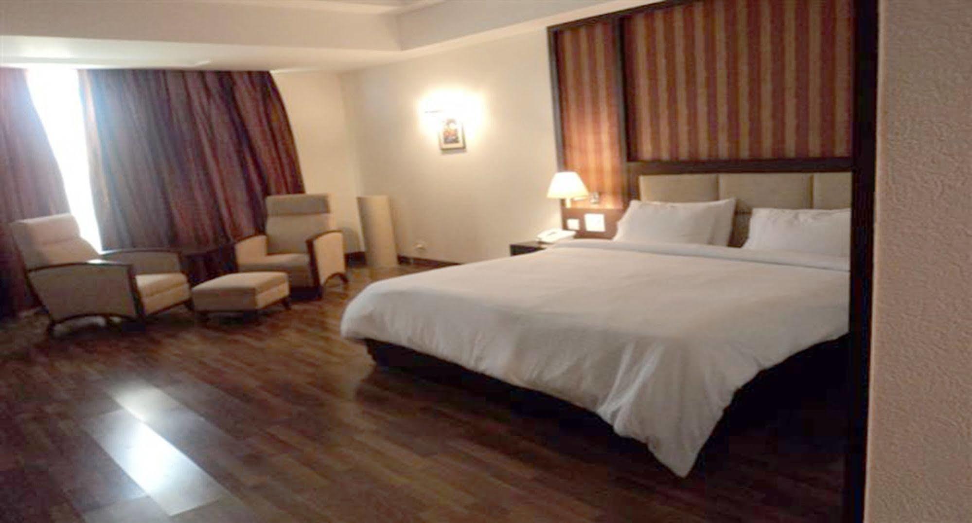 Legend Sarovar Portico Baddi Extérieur photo